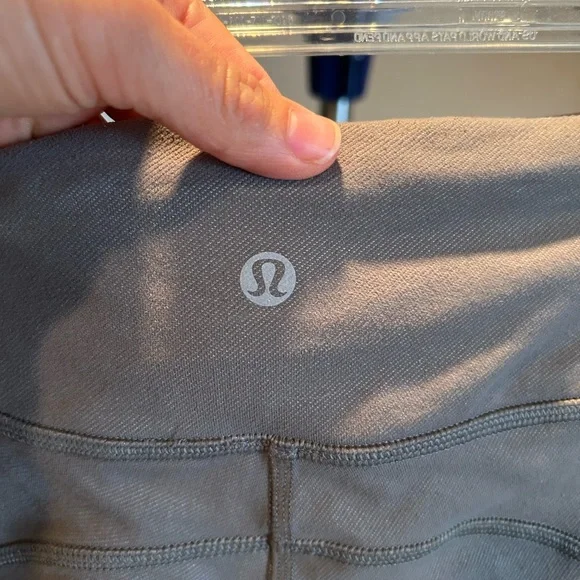 Lululemon Scenic Route Leggings in EUC - Picture 15 of 16
